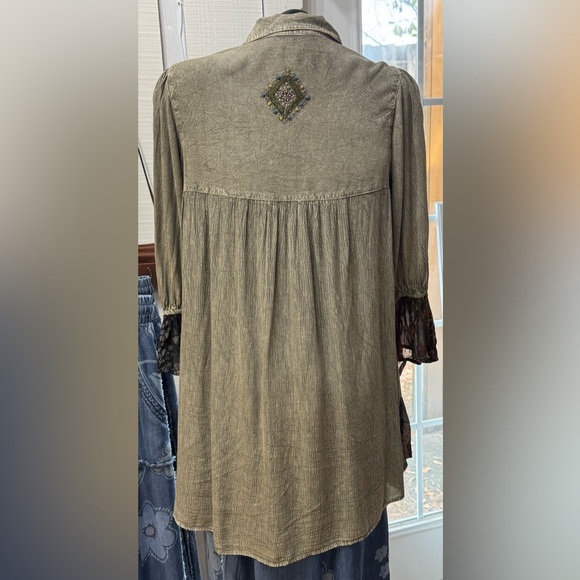 Bohemian Floral Embroidered Women's Top - Young Threads - Picture 3 of 4